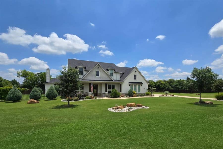 Property photo for 3920 Lizzy Lane, Midlothian, TX