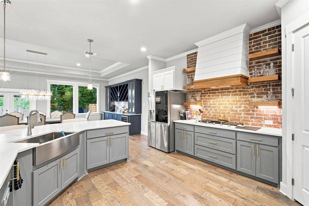 Huge Chief 's kitchen perfect for entertaining