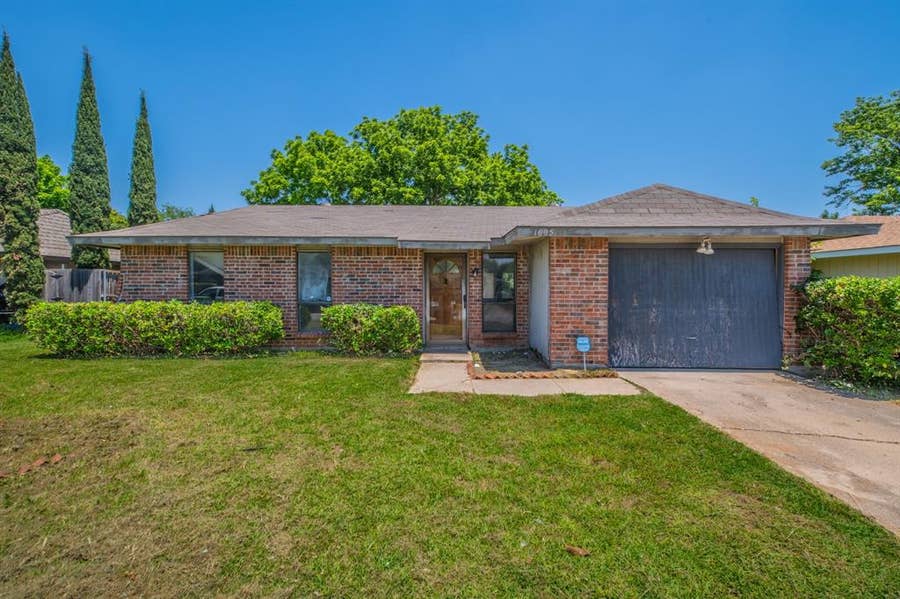 Property photo for 1605 Whiteoak Drive, Garland, TX