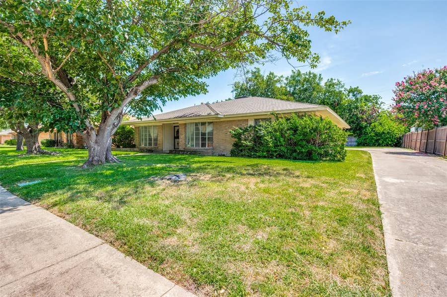 Property photo for 10512 Royal Chapel Drive, Dallas, TX