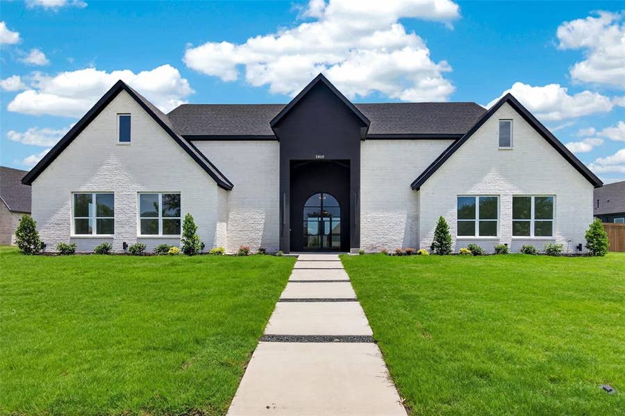 Property photo for 1010 Devonshire Drive N, Forney, TX