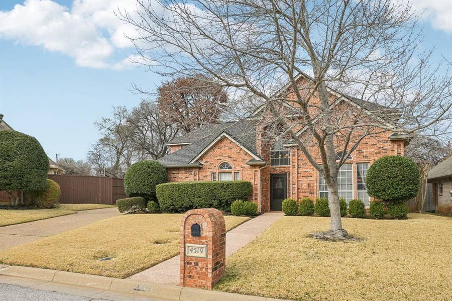 Property photo for 4519 Edge Creek Lane, Arlington, TX