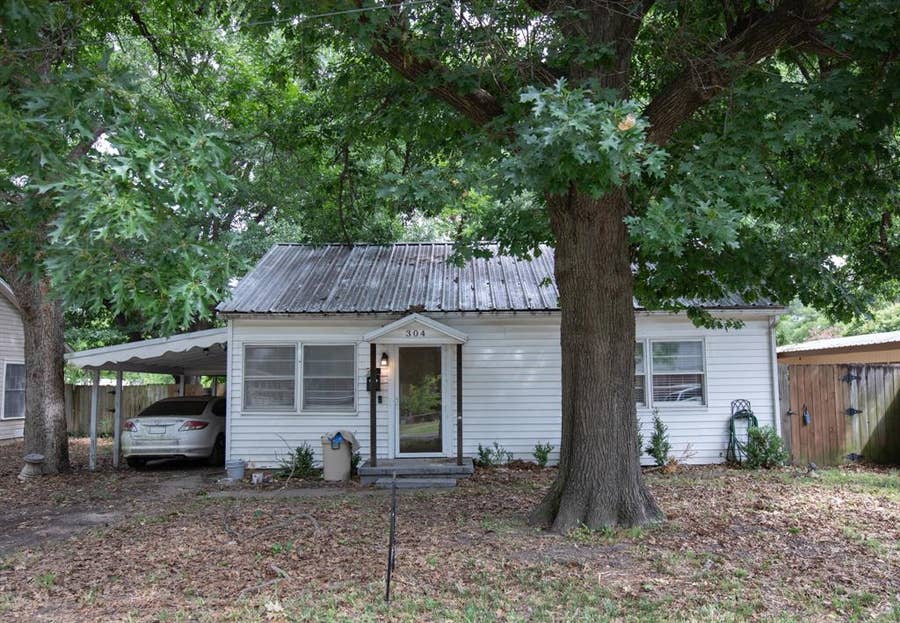 Property photo for 304 Roberts Avenue, Terrell, TX