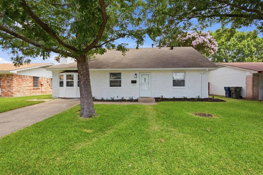 Property photo for 1217 Rosewood Hills Drive, Garland, TX