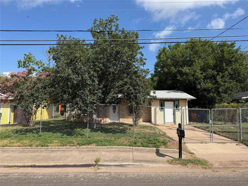 1060 Gardner Road, Austin, TX 78721 1060 Gardner Road, Austin, TX 78721