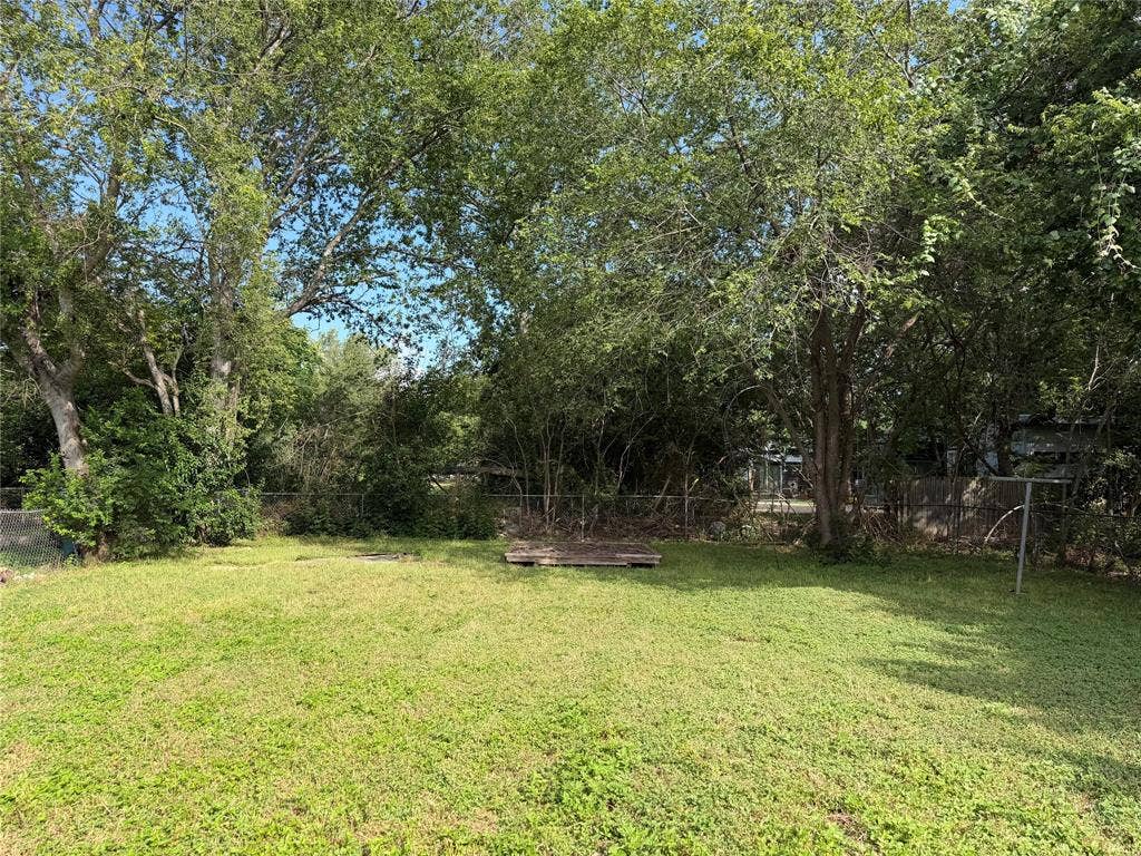 1060 Gardner Road, Austin, TX 78721 1060 Gardner Road, Austin, TX 78721