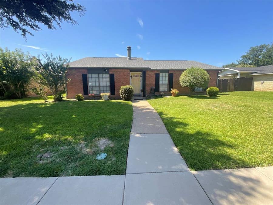 Property photo for 2017 Osage Trail, Grand Prairie, TX