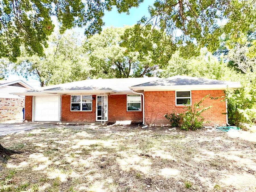 Property photo for 1110 Edgewood, Ennis, TX