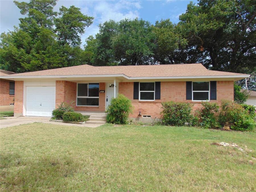 Property photo for 1911 Cassia Drive, Dallas, TX