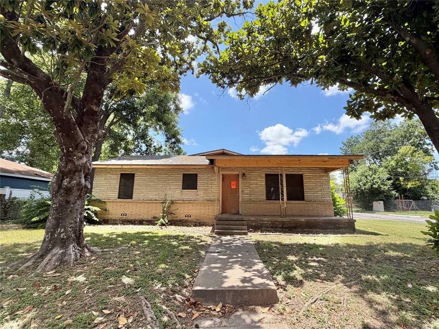 Property photo for 2501 S 27th Street, Waco, TX