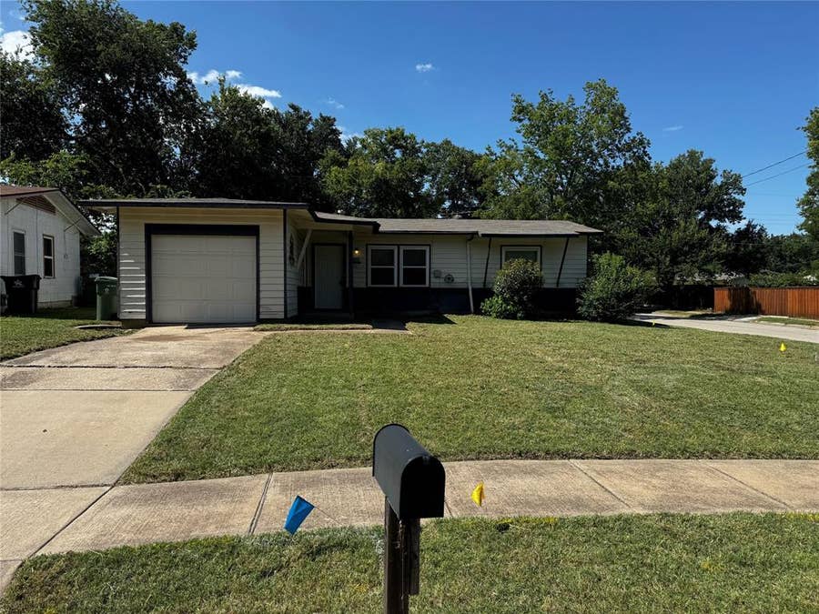 Property photo for 2009 Cloverdale Street, Arlington, TX
