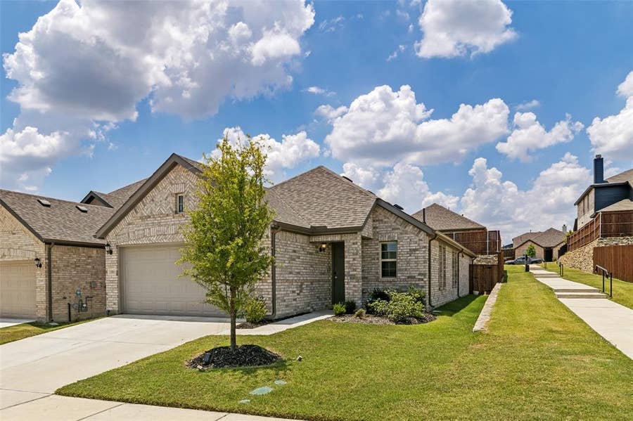 Property photo for 1801 Hazer Lane, Mesquite, TX