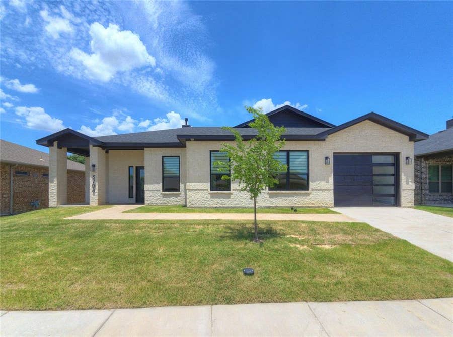 Property photo for 3708 Creek View Drive, McKinney, TX