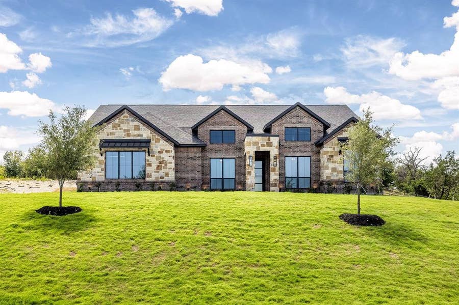 Property photo for 132 Oak Meadow Lane, Weatherford, TX
