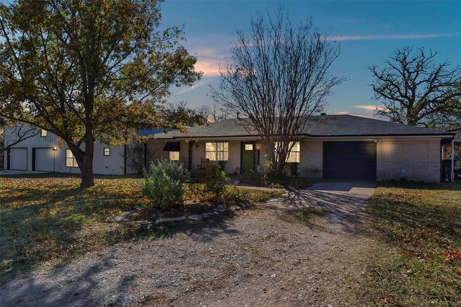 Property photo for 406 N Oak Lane, Tolar, TX