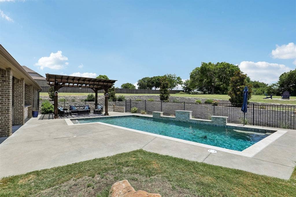 2810 Fossil Creek Drive, Midlothian, TX 76065 2810 Fossil Creek Drive, Midlothian, TX 76065