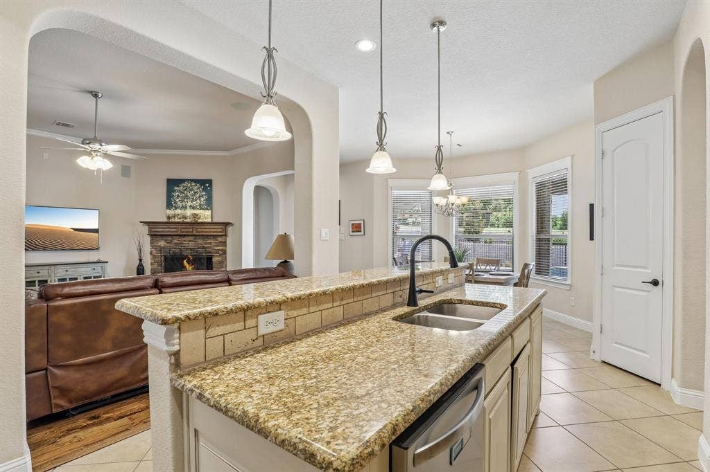 2810 Fossil Creek Drive, Midlothian, TX 76065 2810 Fossil Creek Drive, Midlothian, TX 76065