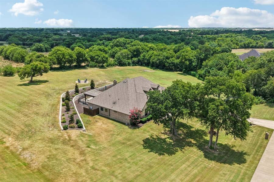 Property photo for 2810 Fossil Creek Drive, Midlothian, TX
