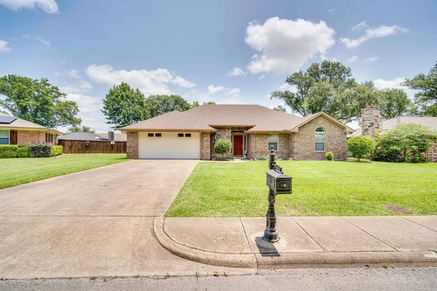 Property photo for 404 Highland Drive, Ennis, TX