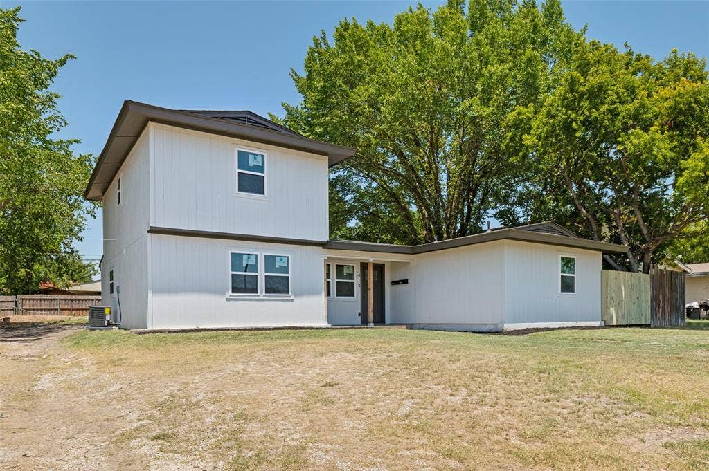 414 Dawson Circle, Grand Prairie, TX 75051 414/416 front