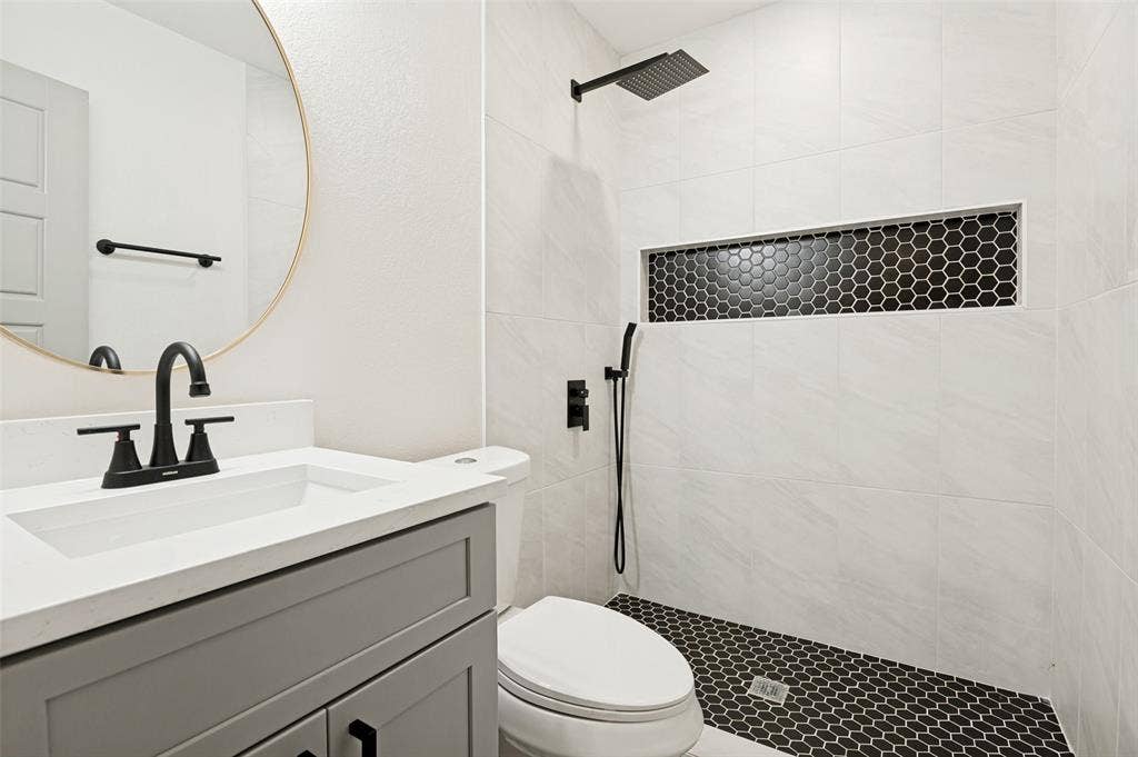 414 Dawson Circle, Grand Prairie, TX 75051 416 bathroom