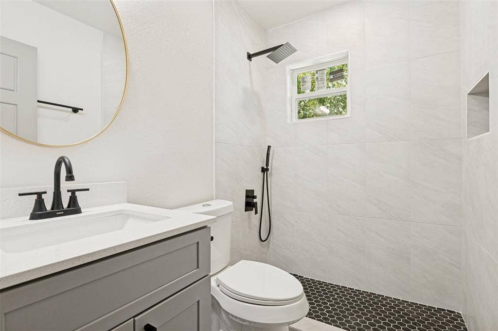 414 Dawson Circle, Grand Prairie, TX 75051 414 bathroom