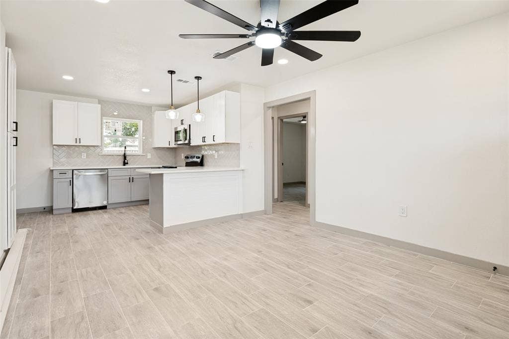 414 Dawson Circle, Grand Prairie, TX 75051 414 living room