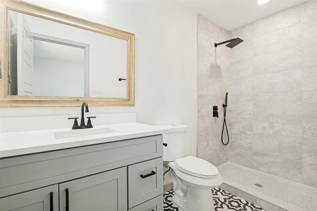 414 Dawson Circle, Grand Prairie, TX 75051 414 master bathroom