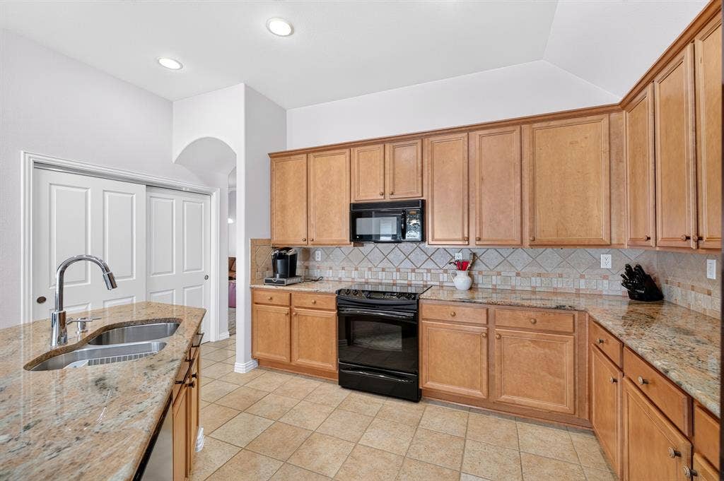 9905 Cypress Street, Denton, TX 76207 9905 Cypress Street, Denton, TX 76207