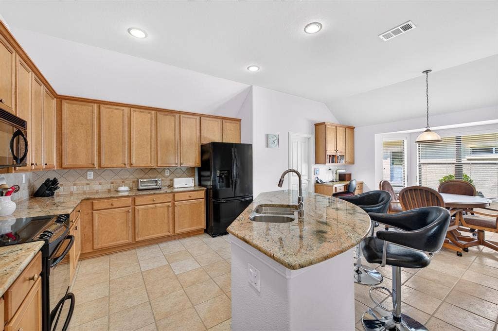 9905 Cypress Street, Denton, TX 76207 9905 Cypress Street, Denton, TX 76207
