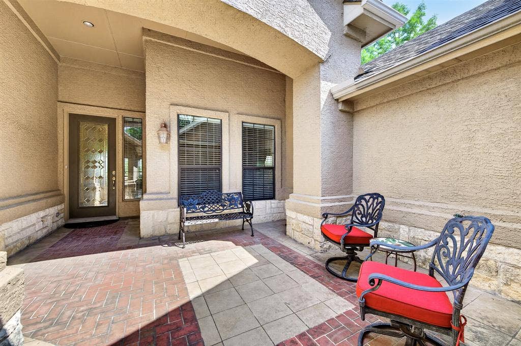 9905 Cypress Street, Denton, TX 76207 Courtyard