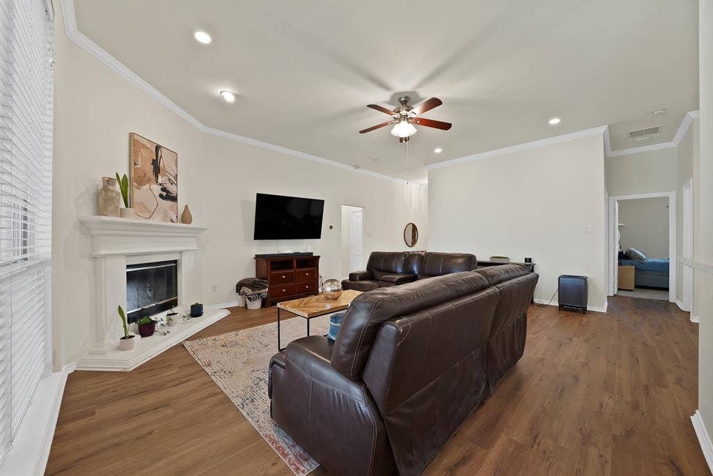 4677 Vespesian Lane, Grand Prairie, TX 75052 4677 Vespesian Lane, Grand Prairie, TX 75052