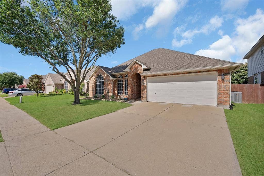 4677 Vespesian Lane, Grand Prairie, TX 75052 4677 Vespesian Lane, Grand Prairie, TX 75052