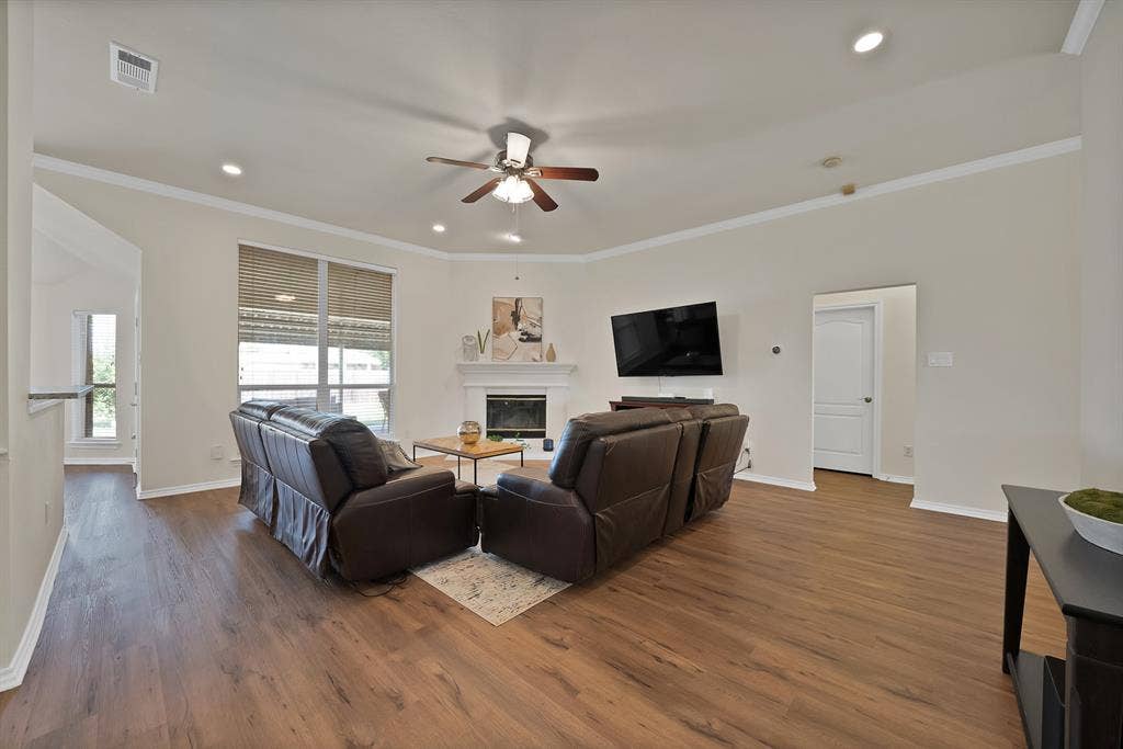 4677 Vespesian Lane, Grand Prairie, TX 75052 4677 Vespesian Lane, Grand Prairie, TX 75052