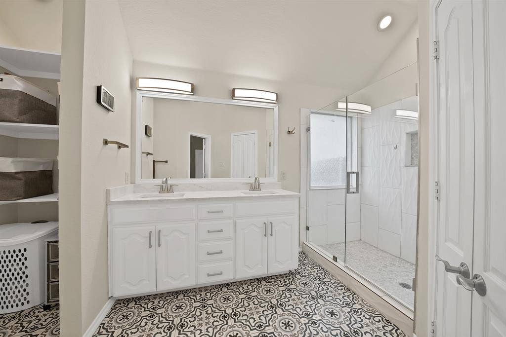 4677 Vespesian Lane, Grand Prairie, TX 75052 4677 Vespesian Lane, Grand Prairie, TX 75052