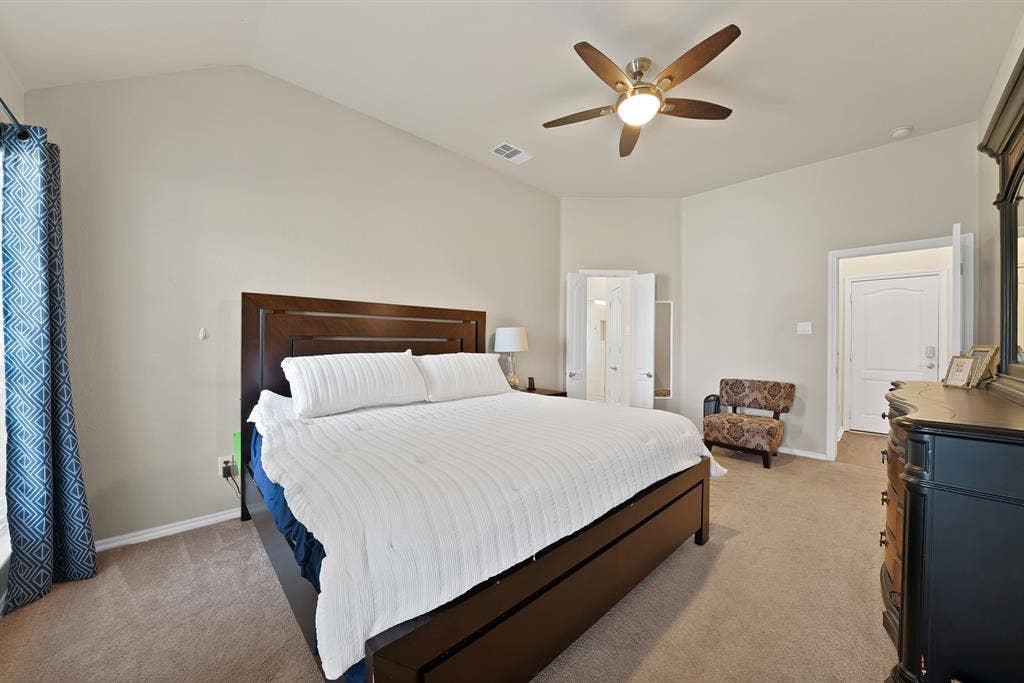 4677 Vespesian Lane, Grand Prairie, TX 75052 4677 Vespesian Lane, Grand Prairie, TX 75052