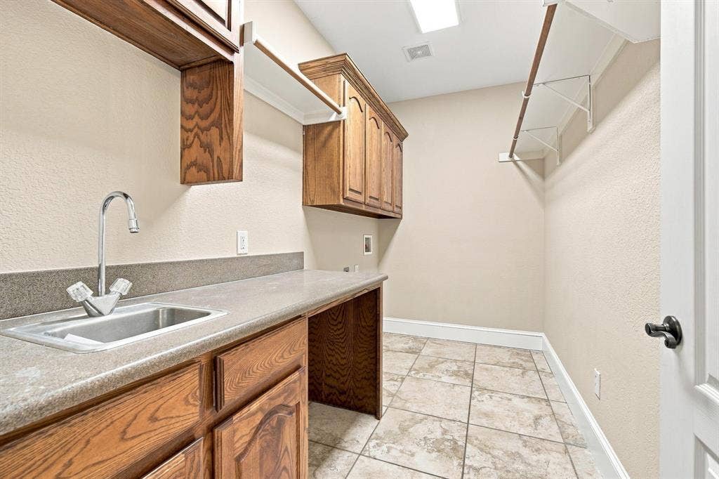 4020 Zachs Court, Midlothian, TX 76065 4020 Zachs Court, Midlothian, TX 76065