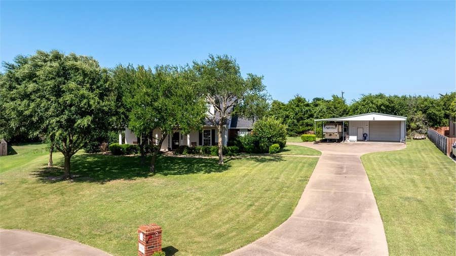 Property photo for 4020 Zachs Court, Midlothian, TX
