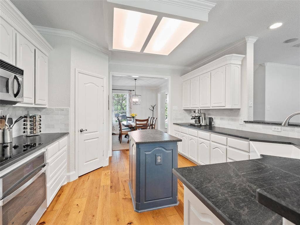 4020 Zachs Court, Midlothian, TX 76065 4020 Zachs Court, Midlothian, TX 76065