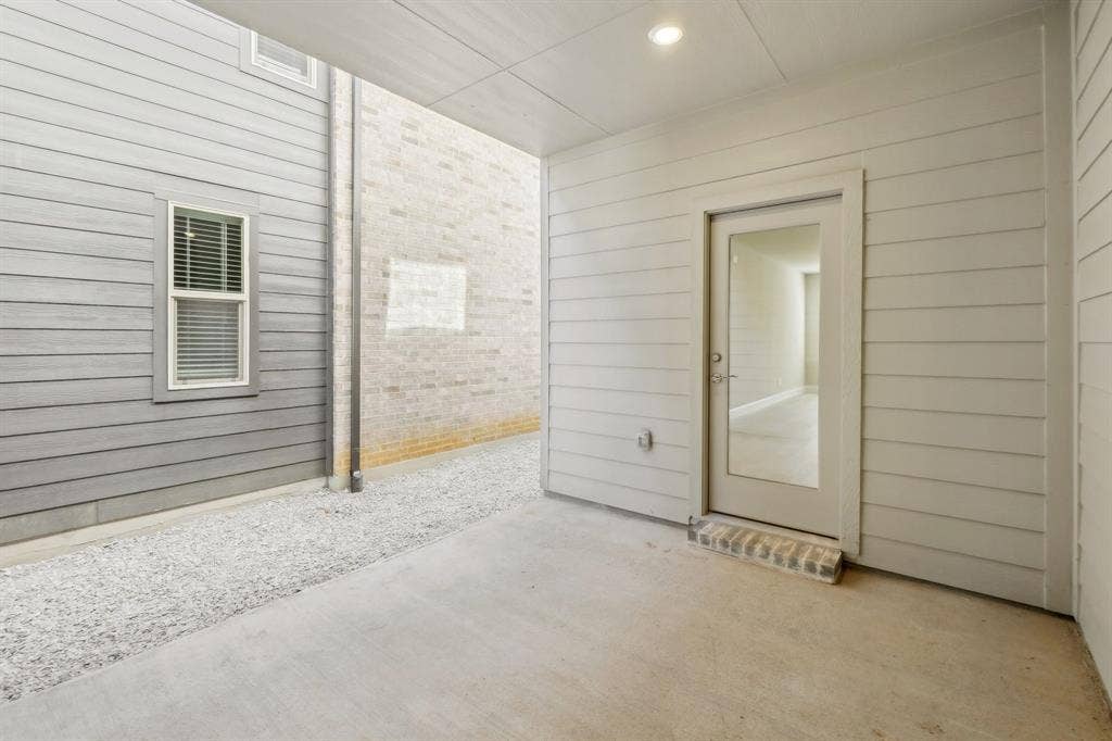 2736 Teton Street, Corinth, TX 76210 Photo is not of the actual home, but is an inspirational photo of builder’s model home and may depict options, furnishings, and/or decorator features that are not included.