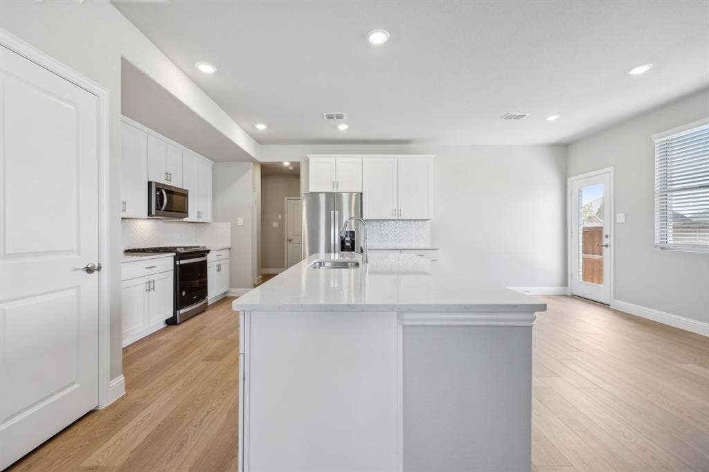 2732 Teton Street, Corinth, TX 76210 Photo is not of the actual home, but is an inspirational photo of builder’s model home and may depict options, furnishings, and/or decorator features that are not included.