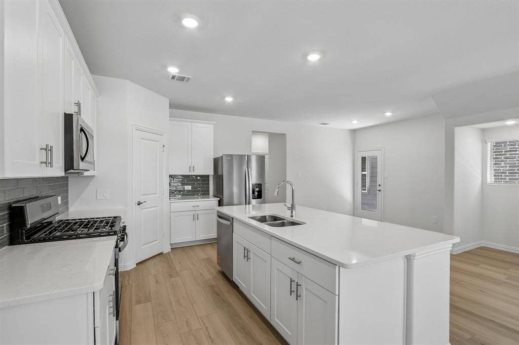 2724 Teton Street, Corinth, TX 76210 Photo is not of the actual home, but is an inspirational photo of builder’s model home and may depict options, furnishings, and/or decorator features that are not included.