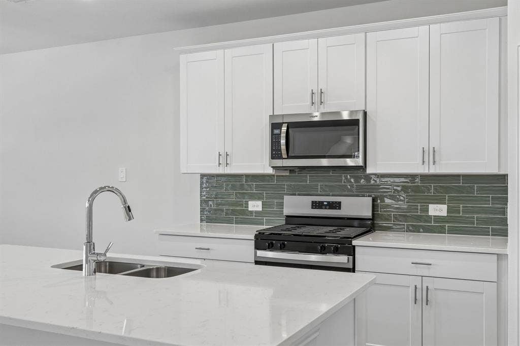 2724 Teton Street, Corinth, TX 76210 Photo is not of the actual home, but is an inspirational photo of builder’s model home and may depict options, furnishings, and/or decorator features that are not included.