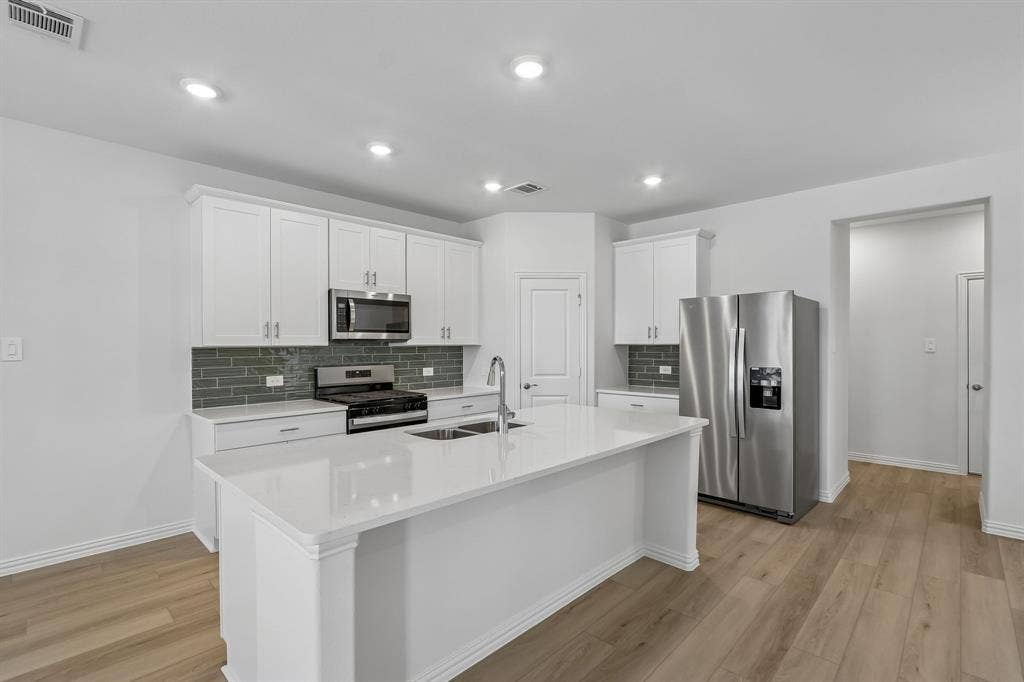 2724 Teton Street, Corinth, TX 76210 Photo is not of the actual home, but is an inspirational photo of builder’s model home and may depict options, furnishings, and/or decorator features that are not included.