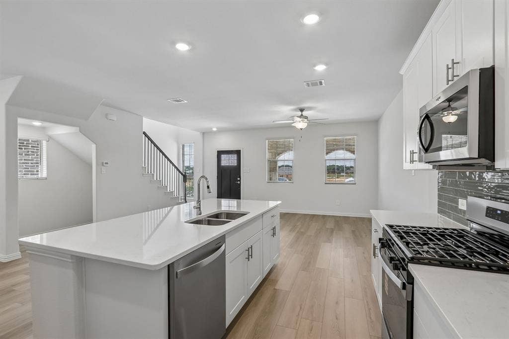 2724 Teton Street, Corinth, TX 76210 Photo is not of the actual home, but is an inspirational photo of builder’s model home and may depict options, furnishings, and/or decorator features that are not included.