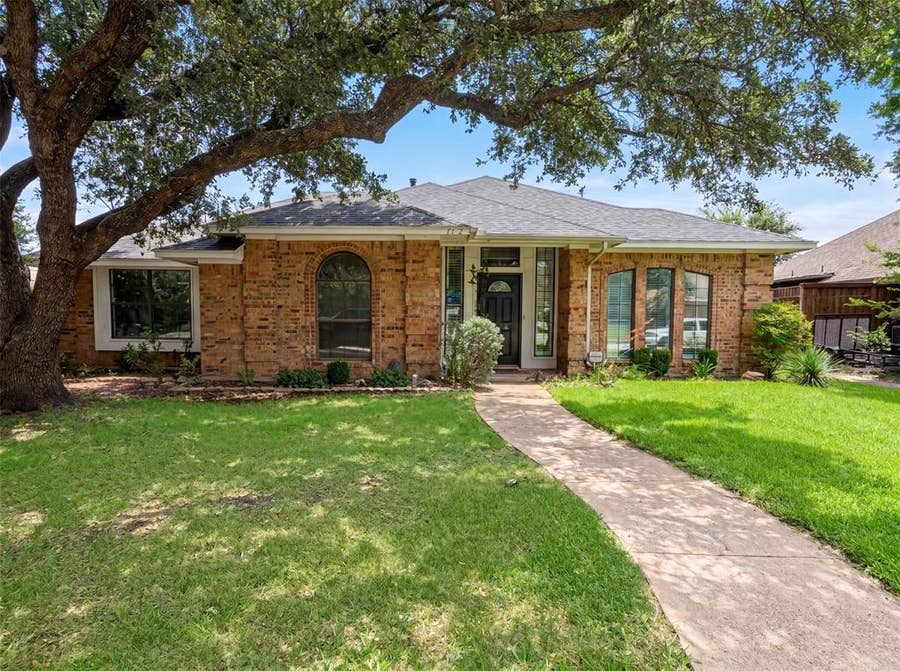 Property photo for 6712 Coach House Lane, Plano, TX