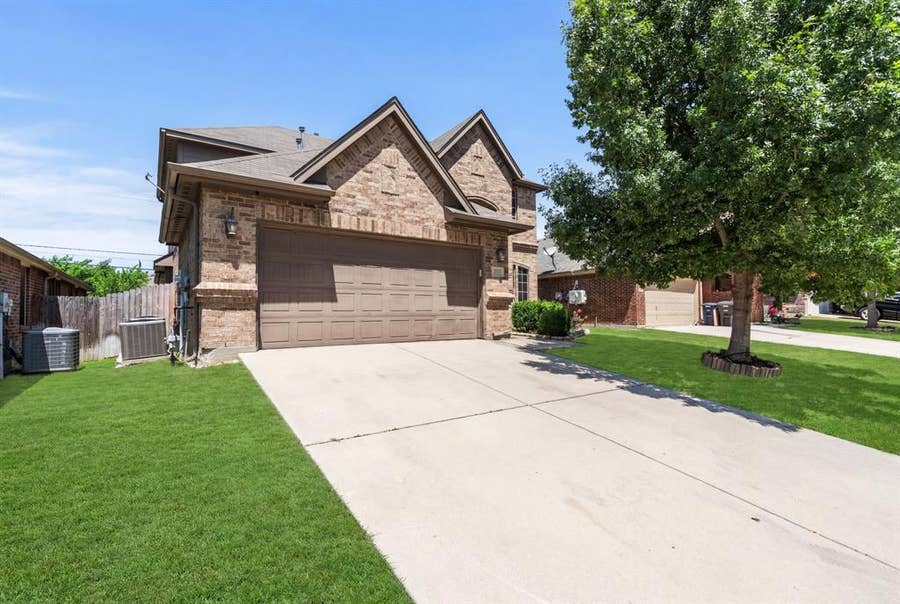 Property photo for 6137 Redear Drive, Fort Worth, TX