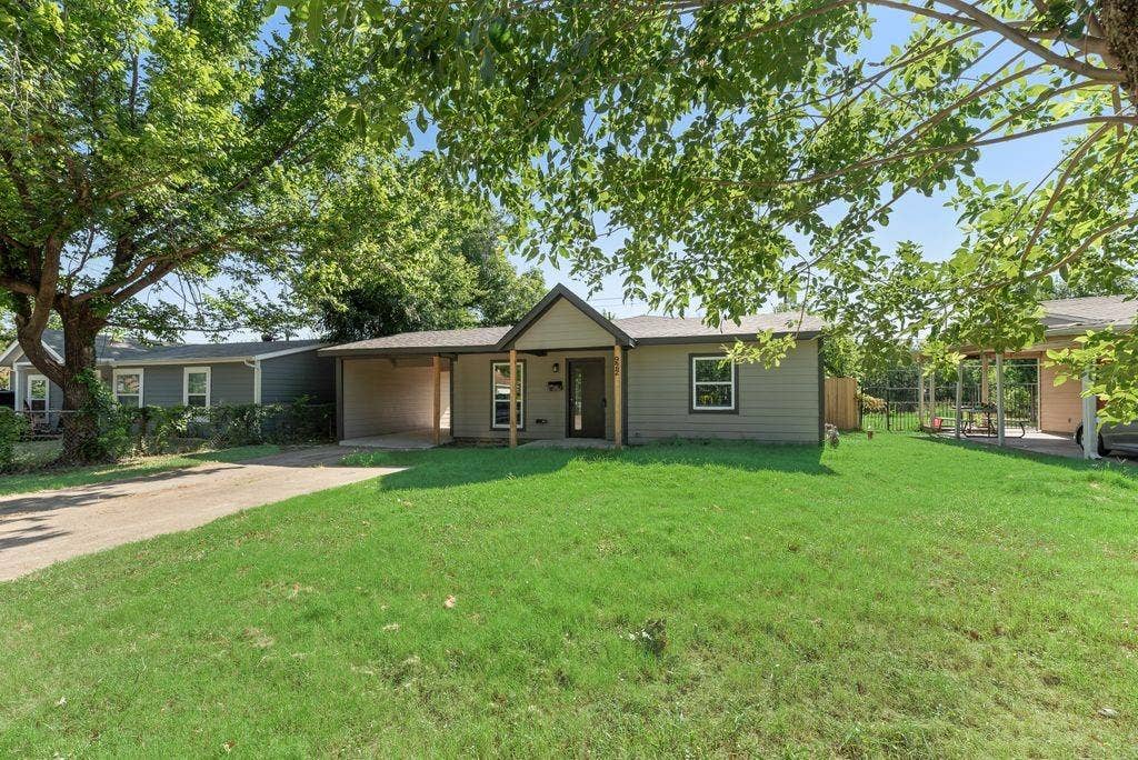 922 NE 33RD Street, Grand Prairie, TX 75050 922 NE 33RD Street, Grand Prairie, TX 75050