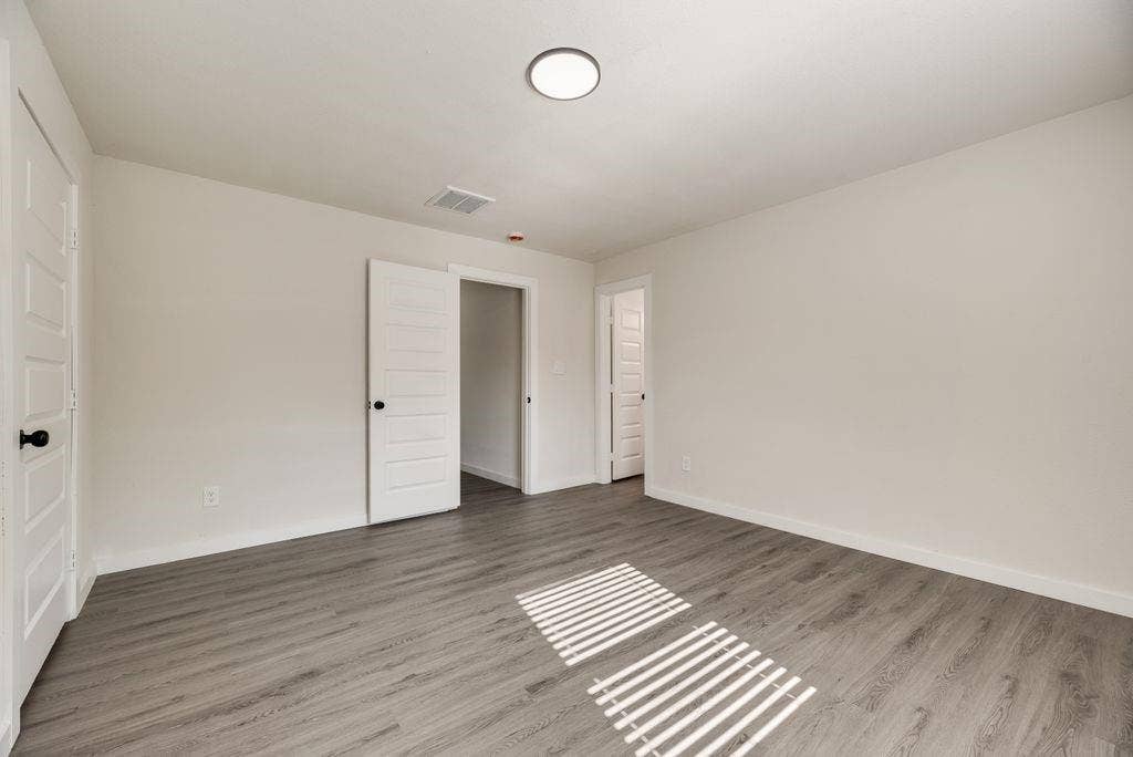 922 NE 33RD Street, Grand Prairie, TX 75050 922 NE 33RD Street, Grand Prairie, TX 75050