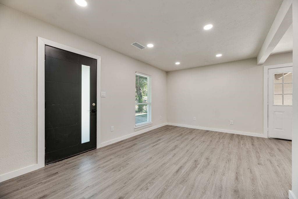 922 NE 33RD Street, Grand Prairie, TX 75050 922 NE 33RD Street, Grand Prairie, TX 75050